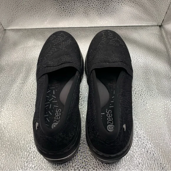 Bzees Slip-On Loafers with Forefoot Strap Detail - Nugget 7M black slip on F5 - Picture 5 of 9